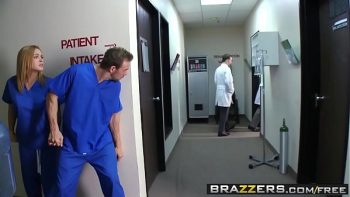 ممارسة الجنس في المستشفى مع امرأة تعمل طبيبة